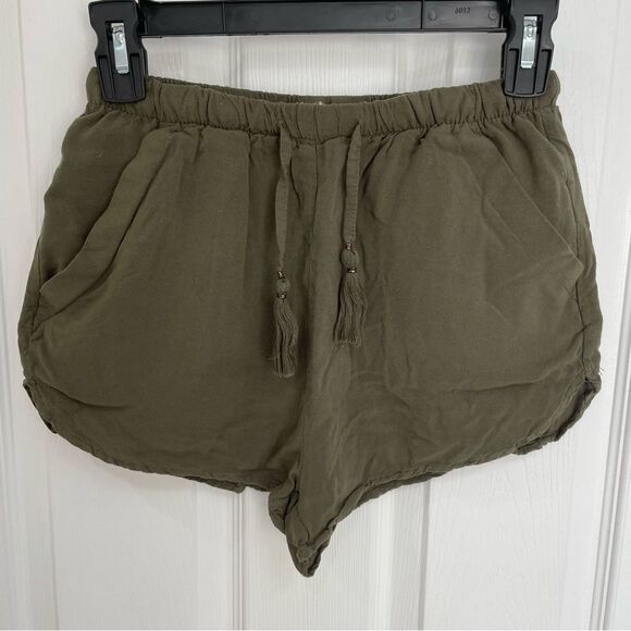 Primark Olive Army Green Cloth Elastic Waist Shorts Women’s Size 4 - Picture 1 of 6